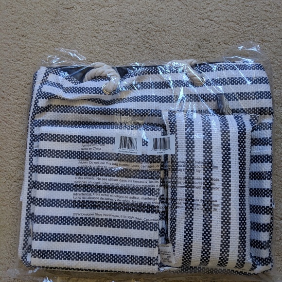 Dsw beach tote with mat and pillow - Picture 6 of 6